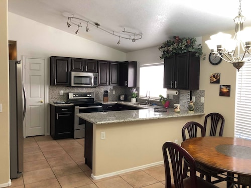 Newer 3 Bedrooms Private Home in N. Phoenix w/POOL