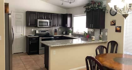 Newer 3 Bedrooms Private Home in N. Phoenix w/POOL