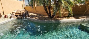 Gated Ocotillo house, pool heater, BBQ, golf views