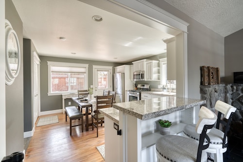 Upea sijainti Old Mill District!♥ Aidattu takapiha, ♥ Lemmikkiystävällinen!