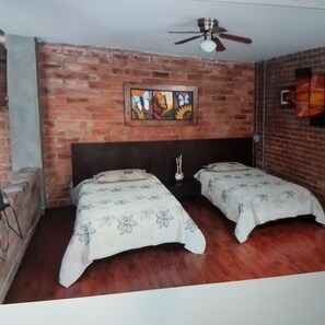 2 dormitorios, tabla de planchar con plancha, wifi gratis y ropa de cama