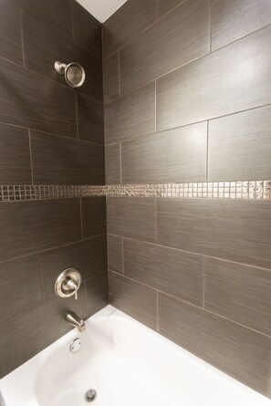 Combined shower/bathtub, hair dryer, towels, soap - The beach is  calling stay here!!! (South Padre Island)