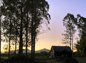 Exterior - Fiery Peak Eco-Retreat with Stargazing & Wood-fired hot tub (Canterbury)