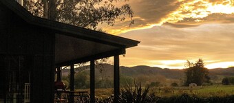 Fiery Peak Eco-Retreat with Stargazing & Wood-fired hot tub