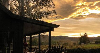 Fiery Peak Eco-Retreat with Stargazing & Wood-fired hot tub