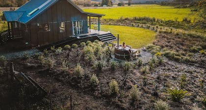 Fiery Peak Eco-Retreat with Stargazing & Wood-fired hot tub