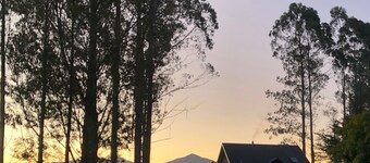 Fiery Peak Eco-Retreat with Stargazing & Wood-fired hot tub