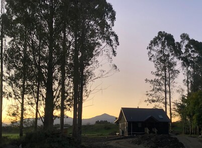 Fiery Peak Eco-Retreat with Stargazing & Wood-fired hot tub