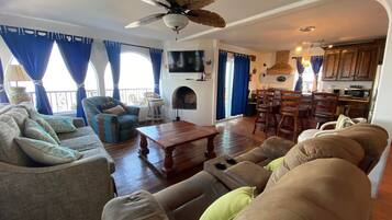 Smart TV, fireplace, video games, Netflix