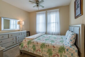 3 soverom, skrivebord, strykejern/-brett og wi-fi (inkludert)