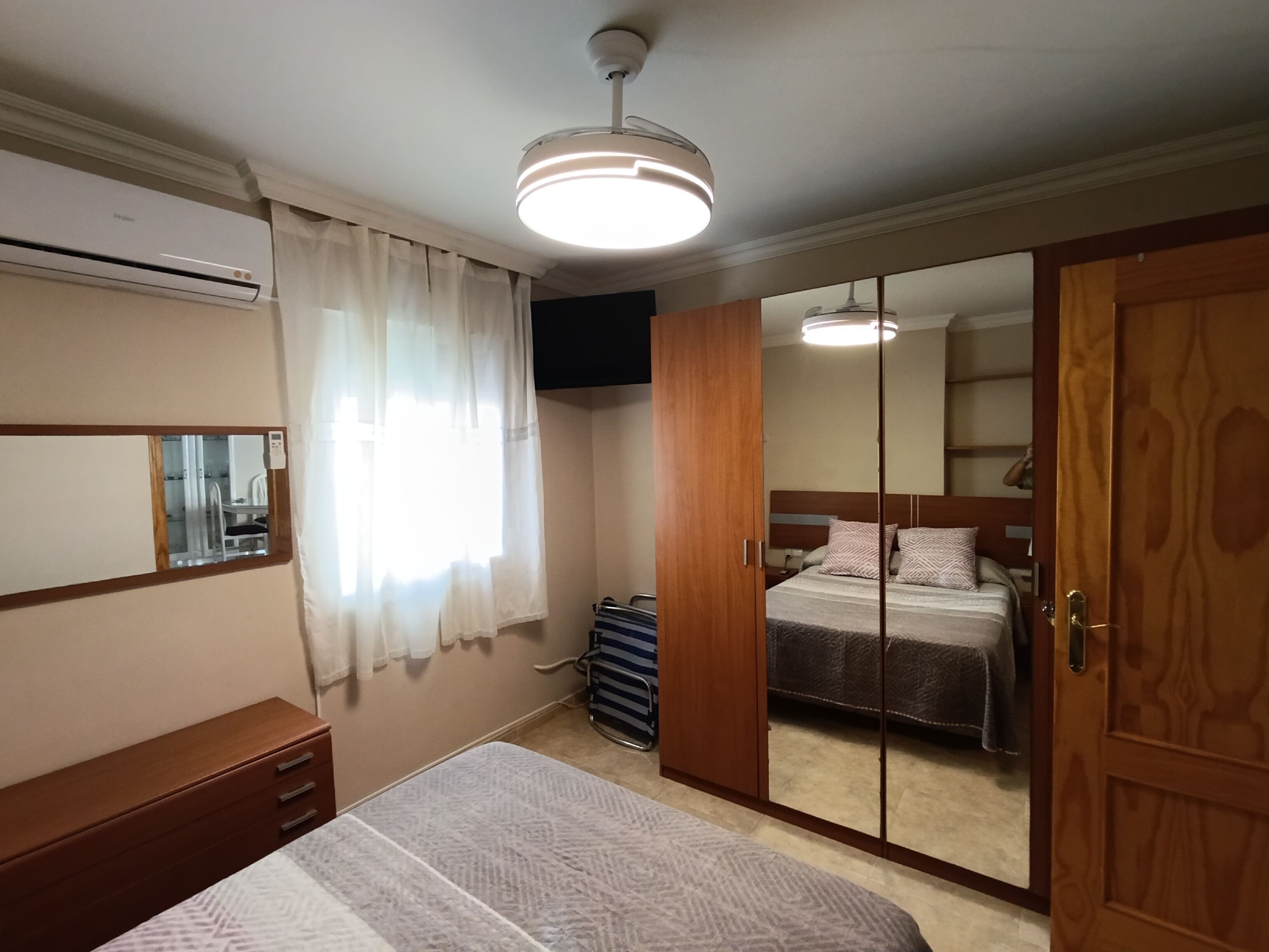 1 chambre, fer et planche à repasser, Wi-Fi gratuit, draps fournis