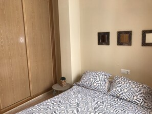 2 bedrooms, iron/ironing board, WiFi, bed sheets
