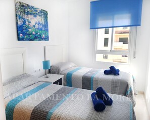 2 chambres, coffres-forts dans les chambres, fer et planche Ă repasser
