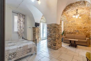 2 bedrooms, in-room safe, iron/ironing board, WiFi
