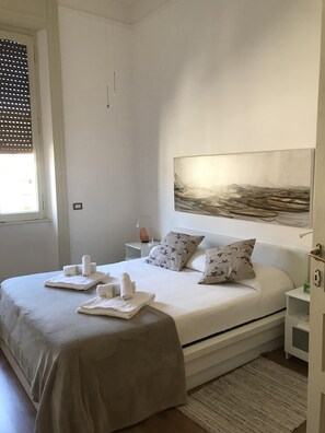 2 bedrooms, iron/ironing board, travel cot, WiFi