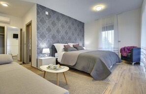 4 Schlafzimmer, Bügeleisen/Bügelbrett, WLAN, Bettwäsche