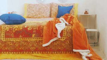 2 bedrooms, iron/ironing board, bed sheets