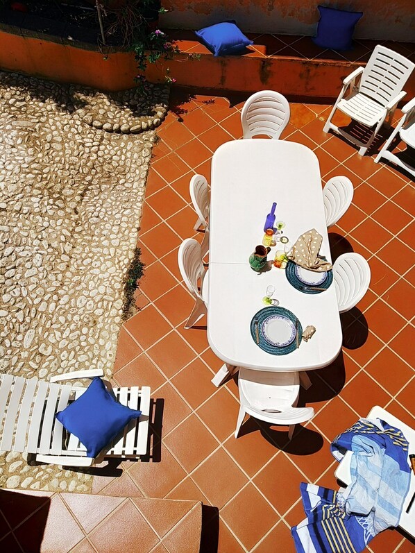 Outdoor dining - 5 minutes walk from the beach (Putzu idu)