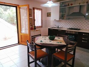 Fridge, microwave, oven, dishwasher - 5 minutes walk from the beach (Putzu idu)