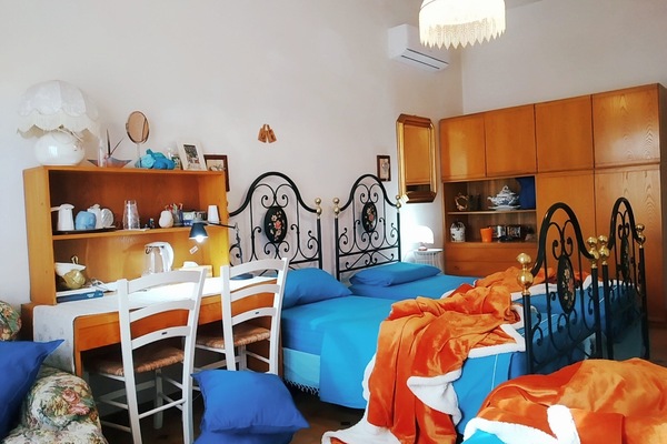 1 makuuhuone, silitysrauta/-lauta, vuodevaatteet