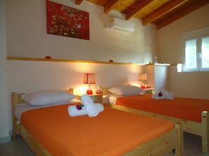 2 bedrooms, iron/ironing board, bed sheets - RODIES COTTAGE ΜΟΛΙΣ 3 ΧΙΛΙΟΜΕΤΡΑ ΑΠΟ ΤΗΝ ΜΑΓΕΥΤΙΚΗ ΠΑΡΑΛΙΑ ΤΩΝ ΠΕΤΑΝΩΝ  (Αγ. Θέκλη)