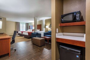 Suite 2 Queens Non Smoking 2 person Sofabed | Hypo-allergenic bedding, down duvets, pillow-top beds, desk - Comfort Suites Bowling Green Southeast (Bowling Green)