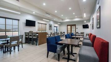 Sudah termasuk sarapan prasmanan setiap hari