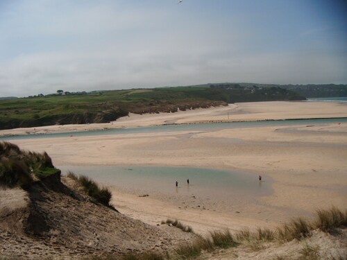 Sweet wooden chalet on the dunes by Hayle beach - 3 miles of golden sand 