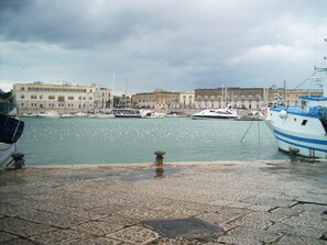 Marina - DWELLING SIMONA THE CATHEDRAL WITHIN WALKING DISTANCE VACATION HOME TRANI ITALY (Trani)