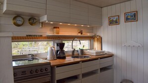 Coffee/tea maker, fridge, stovetop, cookware/dishes/utensils - 4 bedroom beautiful home in Tvedestrand (Tvedestrand)