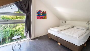 3 slaapkamers, een strijkplank/strijkijzer, internet, beddengoed