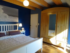 1 habitación, tabla de planchar con plancha, wifi y ropa de cama 