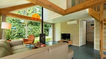 TV, fireplace, stereo