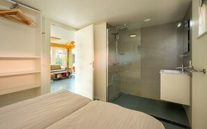 3 bedrooms, iron/ironing board, Internet, bed sheets