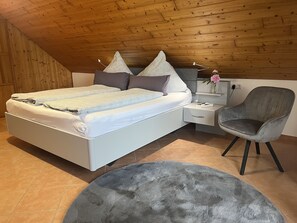 3 bedrooms, WiFi, bed sheets - Dalhaus farm: "The pond view" (Berenbrock)