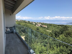 Property grounds - Infinity pool, 3 apartment areas, brand new !!! (Brsec)