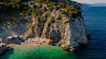 Beach nearby, sun-loungers, beach towels