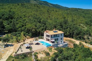 Exterior - Infinity pool, 3 apartment areas, brand new !!! (Brsec)