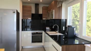 Fridge, microwave, oven, stovetop