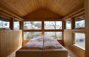 3 bedrooms, travel crib