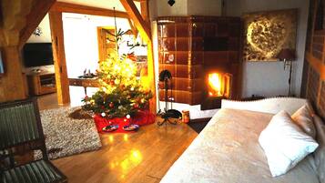 6 soverom, safe på rommet, skrivebord og strykejern/-brett