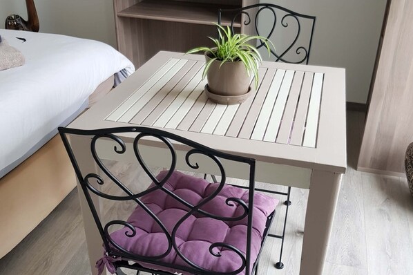 1 bedroom, iron/ironing board, Internet, bed sheets