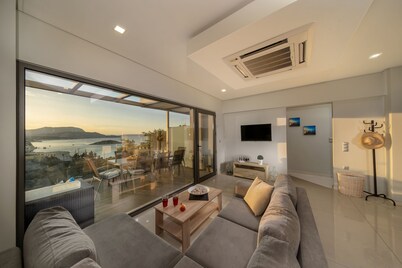 Welcome to Alexis Zorba Villa, 400 m from Almyrida beach