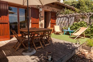 Outdoor dining - The Cabanon with sea view (Carqueiranne)