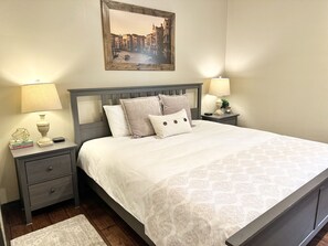 1 bedroom, iron/ironing board, WiFi, bed sheets - Italian interior in wooded area near TIEC (Forest City)