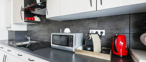 Fridge, microwave, oven, stovetop