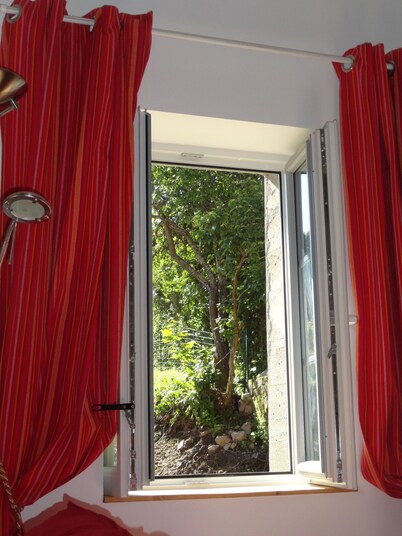 Cottage "Les Coccinelles" with garden, town center of La Chaise Dieu