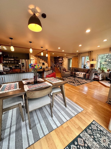 Quaint Modern Alaskan Home 