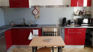 Réfrigérateur, micro-ondes, four, lave-vaisselle