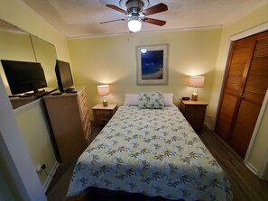 1 soverom, safe på rommet, strykejern/-brett og wi-fi (inkludert)